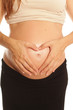 ventre de femme enceinte et coeur