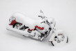 Motorrad eingeschneit im Winter