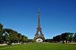 Rasen vor dem Eiffelturm - Eiffel Tower - La Tour Eiffel