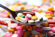 Tabletten auf Löffel