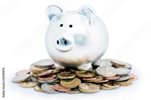 Cochon tirelire sur pile de monnaie Cochon tirelire sur pile de monnaie