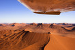 Foto: Namib Dünenlandschaft mit Flugzeugtragfläche Namib Dünenlandschaft mit Flugzeugtragfläche