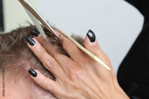 Foto: Männerhaarschnitt Männerhaarschnitt