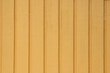 Holzwand gelb