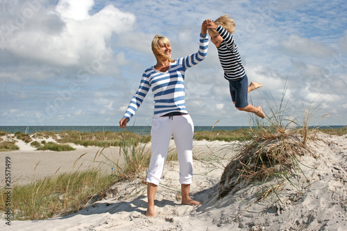 Foto: mit Mama springen mit Mama springen