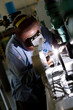 Saldatore al Lavoro in Fabbrica