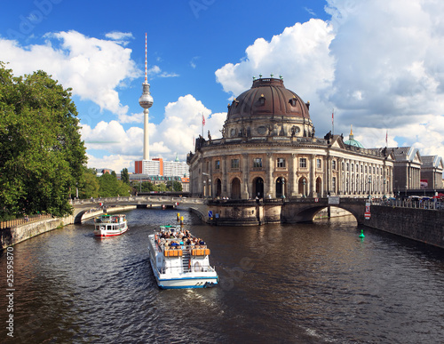 Photo: Berlin Tourismus vom Ausflugsboot aus Berlin Tourismus vom Ausflugsboot aus
