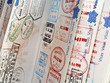 Nombreux visas sur les pages d'un passeport