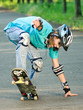 Foto: Teenage girl with skateboard Teenage girl with skateboard