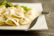 Raviolis frais - plat cuisiné - photo studio