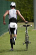triathlète en zone de transition triathlète en zone de transition