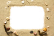 Rahmen mit Sand und Muscheln