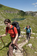 Zwei Hikerinnen im Gebirge Zwei Hikerinnen im Gebirge