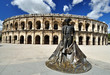 Les arènes de Nîmes et son parvis