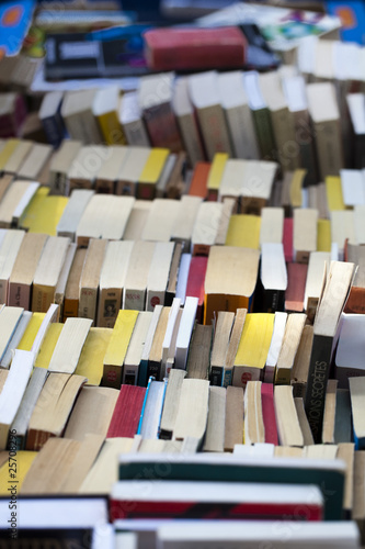 Photo: livres et bouquins à Saint Germain livres et bouquins à Saint Germain