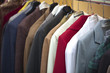vieilles vestes à la braderie