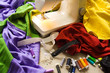 Foto: Nähmaschine und Stoffe Nähmaschine und Stoffe