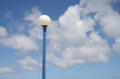 blaue straßenlampe