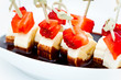 Brochettes de banane/fraise au coulis de chocolat