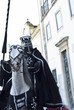 Caballero medieval preparado para el torneo.