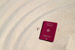 Reisepass im Sand IV