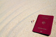 Reisepass im Sand II