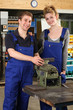Azubis in der Werkstatt