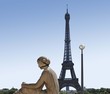 statue devant la tour
