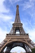 La tour Eiffel en contreplongée La tour Eiffel en contreplongée