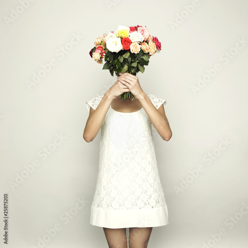 Foto: Girl with a head-roses Girl with a head-roses
