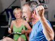 Foto: Senior couple exercising in gym Senior couple exercising in gym