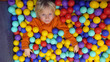 Plastikbälle mit Kind