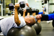 Foto: Men working out in gym Men working out in gym