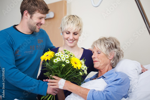 Foto: krankenbesuch mit blumen krankenbesuch mit blumen