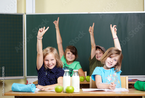 Foto: Schüler melden sich Schüler melden sich