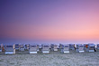 Strandkörbe am Abend an der Küste