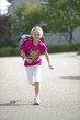 Schülerin vor ihren ersten Schultag