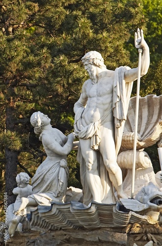Photo: Neptune fountain in Schonbrunn, Vienna, Austria Neptune fountain in Schonbrunn, Vienna, Austria