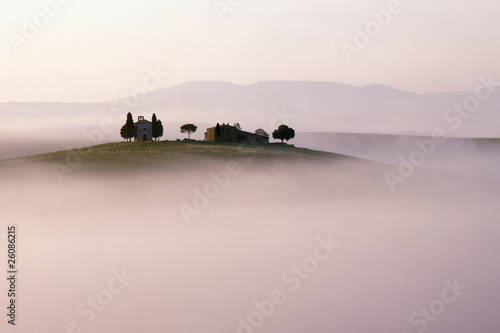 Foto: Hügellandschaft der Toskana im Morgennebel Hügellandschaft der Toskana im Morgennebel