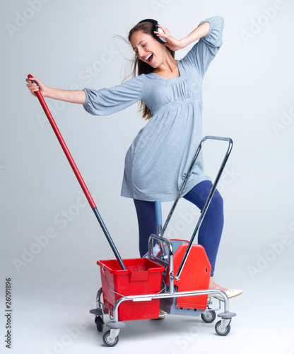 Foto: On the top of the world - Excited woman listening to music On the top of the world - Excited woman listening to music