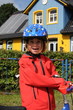 Mädchen mit Fahrradhelm