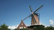 Moulin à vent par beau temps