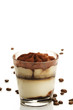 tiramisu in einem glas mit kaffeebohnen