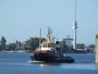 Schlepper in der Schleuse