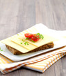 Brot mit Käse und Kresse