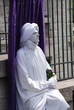 Mime immobile dans la rue