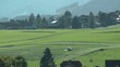 Video: Traktor bei der Feldarbeit aus der Ferne Traktor bei der Feldarbeit aus der Ferne