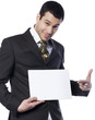 jeune business man focus sur une stratégie
