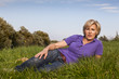 Foto: lila shirt liegend lila shirt liegend