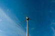 Elektrownia wiatrowa - wirnik w ruchu Elektrownia wiatrowa - wirnik w ruchu